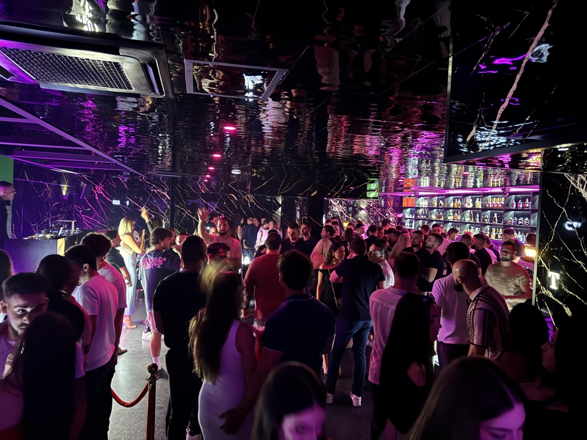 Bespoke Bar/club One Not 681728 3